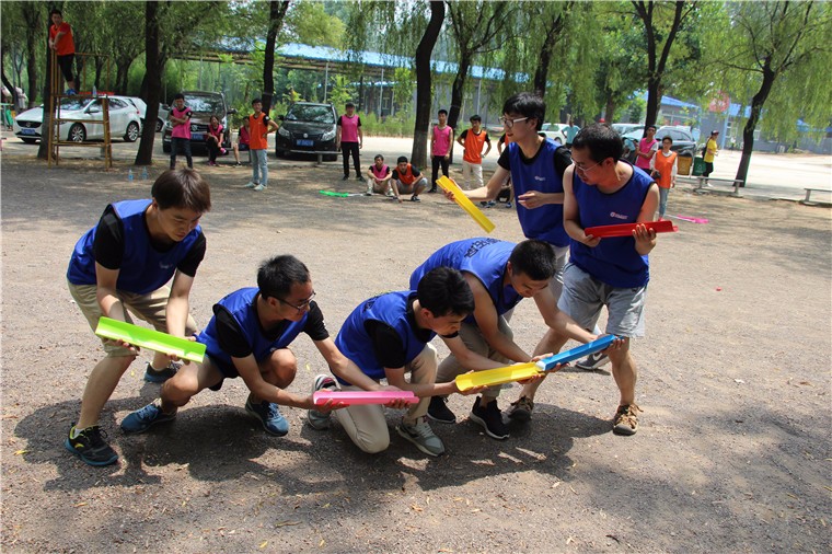 [快樂(lè)假日大酒店]+二日旅游團(tuán)建活動(dòng)