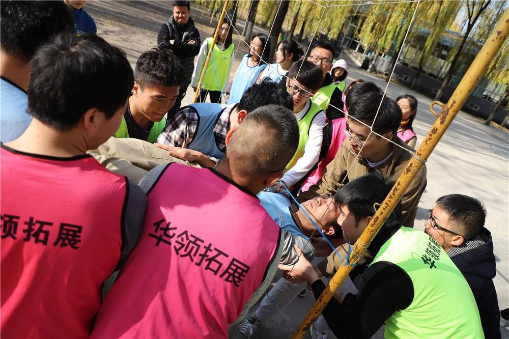 [上海西點一號軍訓基地]]戰(zhàn)狼特訓一日拓展活動