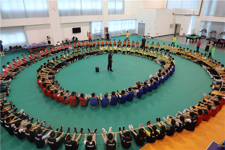 [上海西點一號軍訓基地]]戰(zhàn)狼特訓一日拓展活動