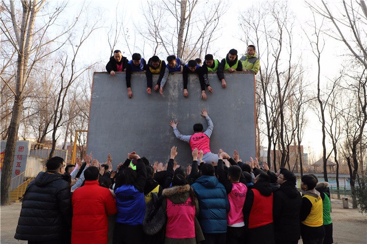 [上海西點一號軍訓基地]]戰(zhàn)狼特訓一日拓展活動